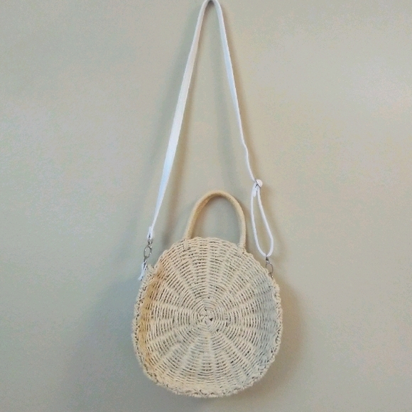 Round Woven Straw Summer Purse - Picture 3 of 11